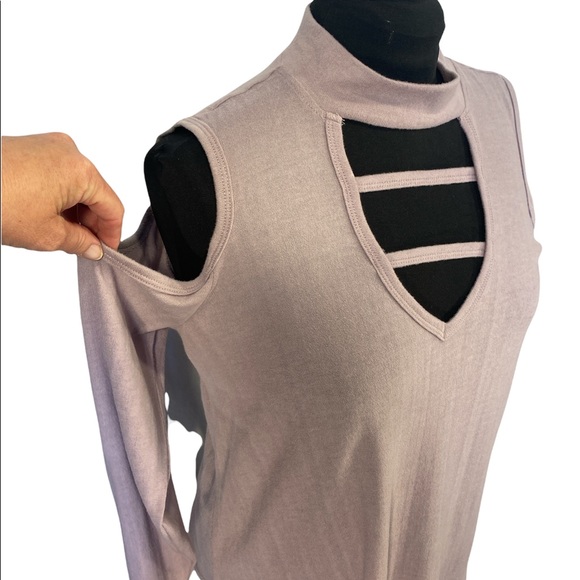 No Comment Cold Shoulder Blouse. Size 1X. - Picture 3 of 6